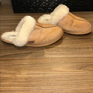 UGG Women's Cozy Tan Scuffette II Slippers